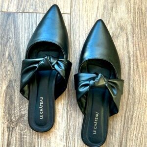 Le Chateau black slip-on